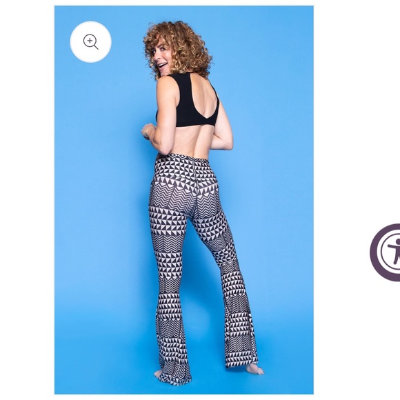 NEW • NIYAMA SOL • Women’s Super Flare Yoga Leggings Zigzag Brown / Black Medium - Picture 2 of 6